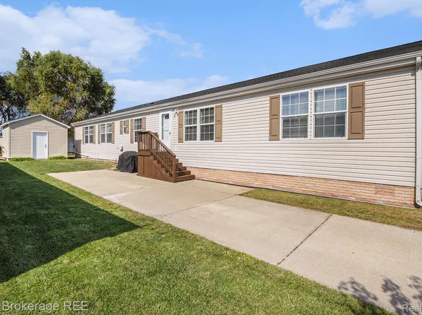 6195 Andora Ave, Fenton, MI 48430