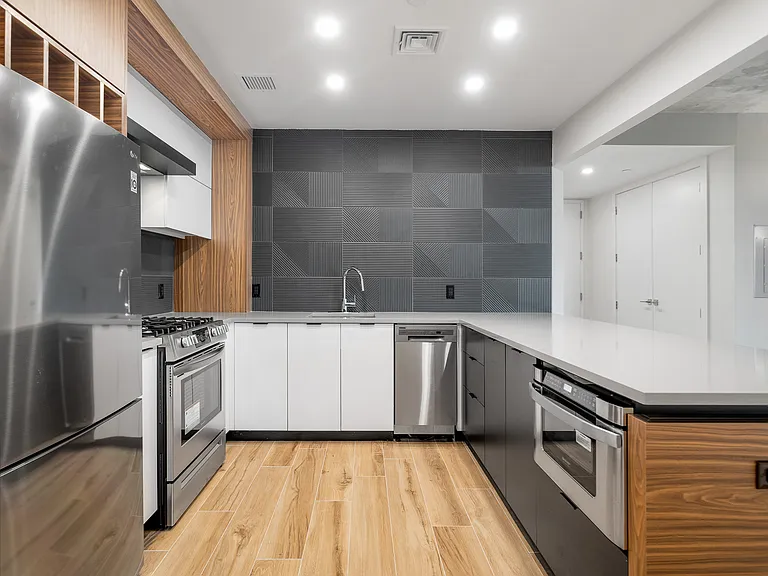 3707 Blackstone Ave #506 — Photo 3
