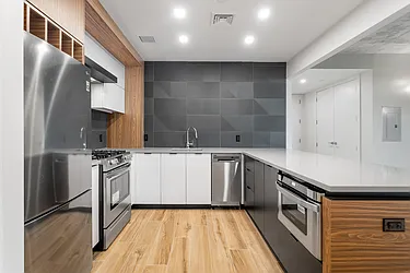 3707 Blackstone Avenue, #804