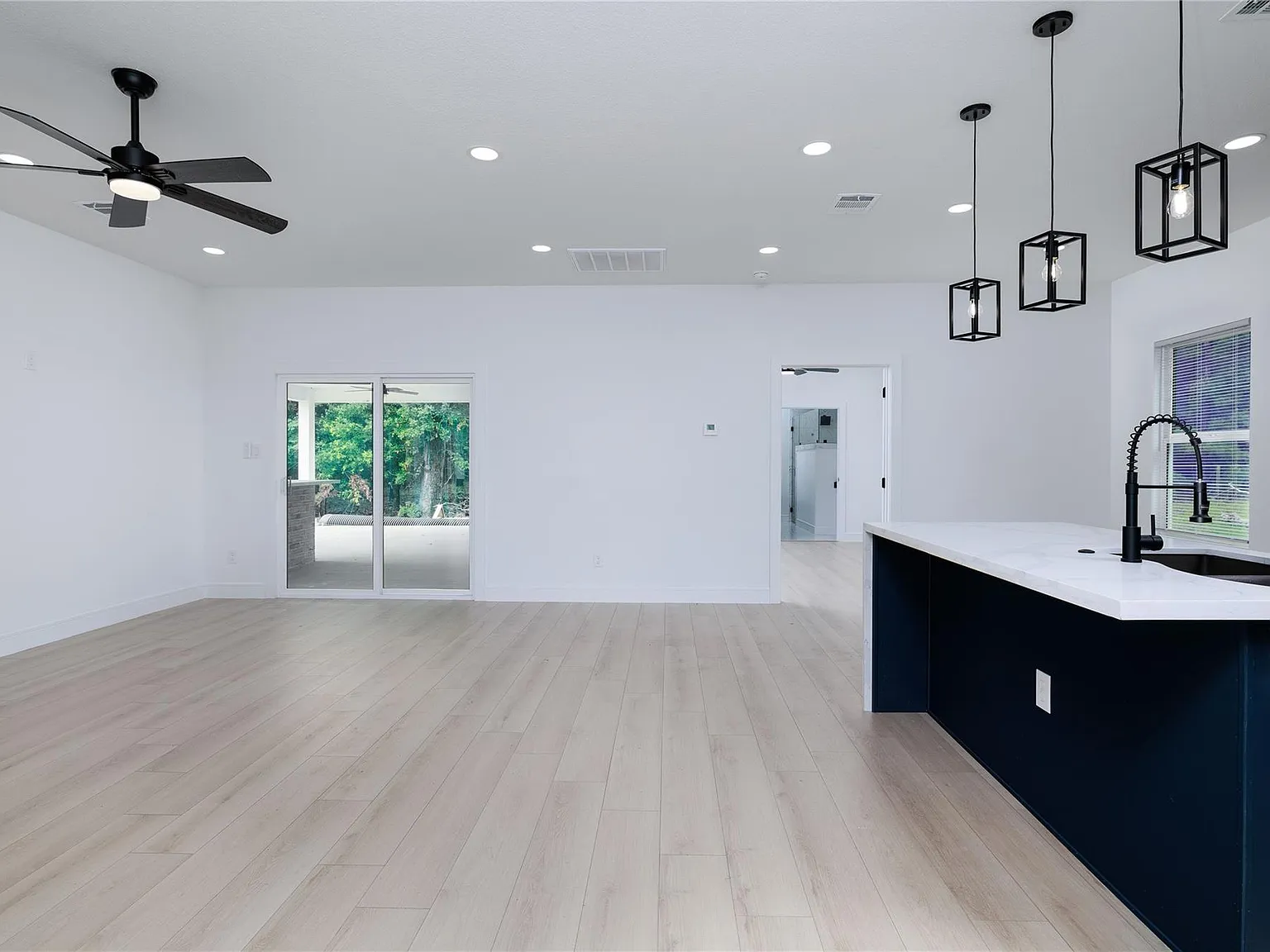 3 bed, 2.5 bath, 1783 sqft, $2,200 — Photo 3