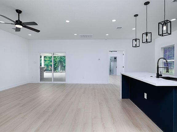 3rd image of 414 Peach Point Ln