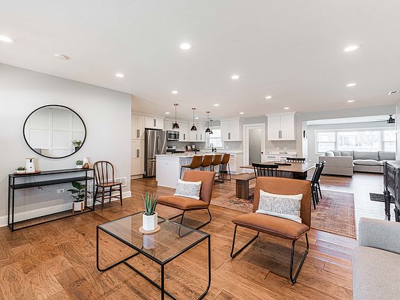 3rd image of 15050 Holiday Ct
