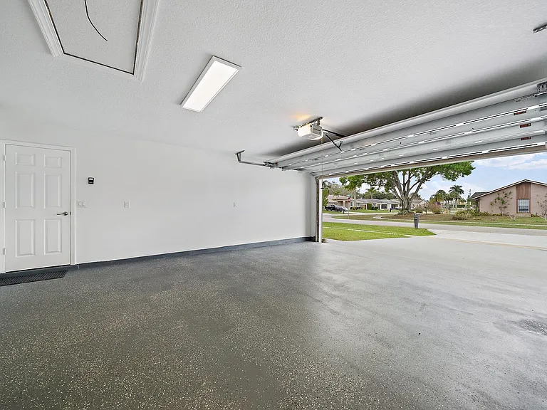 1342 Essex Dr — Photo 44