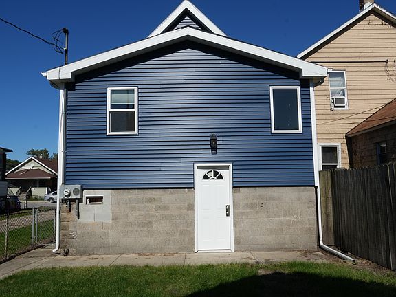 2nd image of 946 Sibley St
