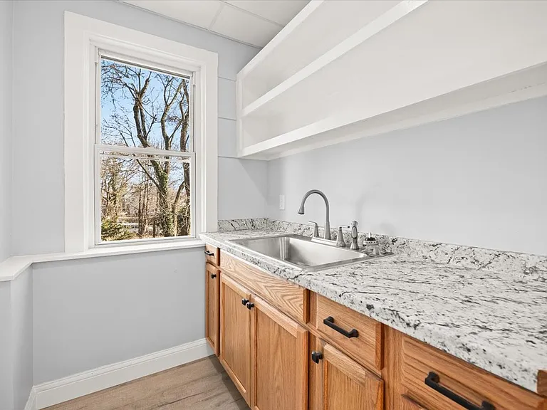 58 Calmar St #2 — Photo 2