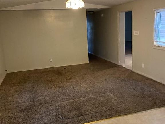 2nd image of 1575 Blair St