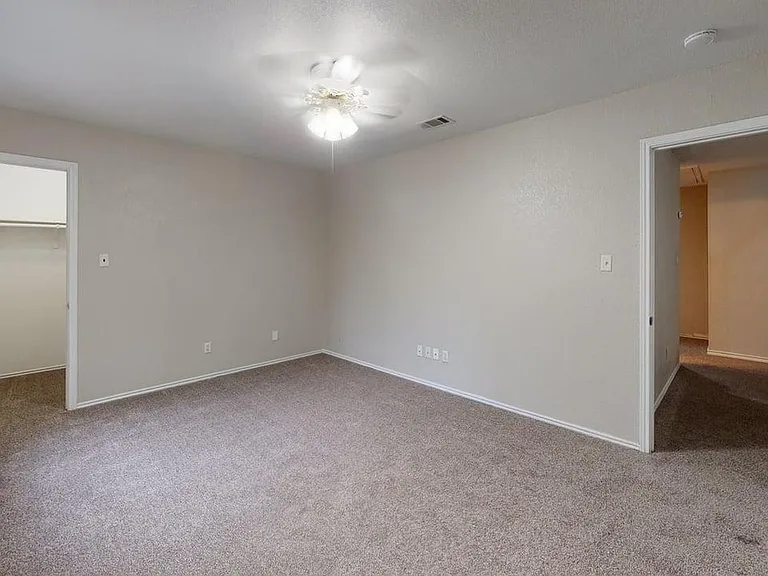 12401 Uttimer Ln — Photo 11