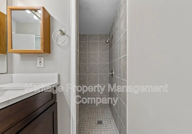 7422 Stonehouse Dr — Photo 19