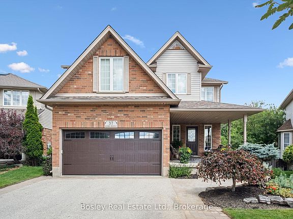 2nd image of 37 Munroe Cres