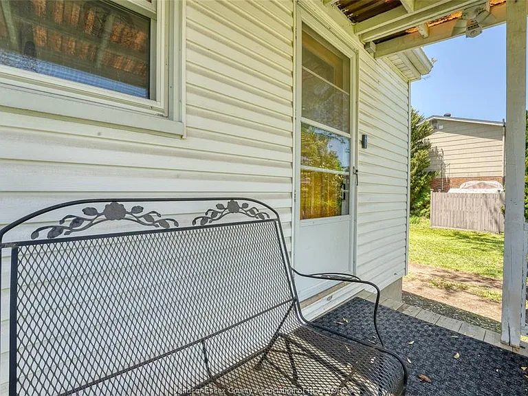 4062 Roseland Dr E — Photo 30