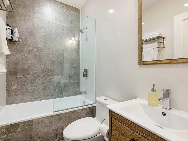 504 Maple St #4 — Photo 6