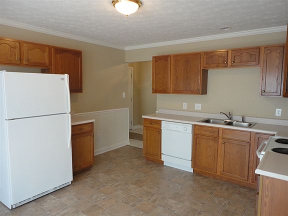 4th image of 1339 Evergreen Dr