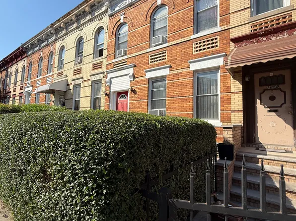 1655 Lincoln Place image 3 of 17