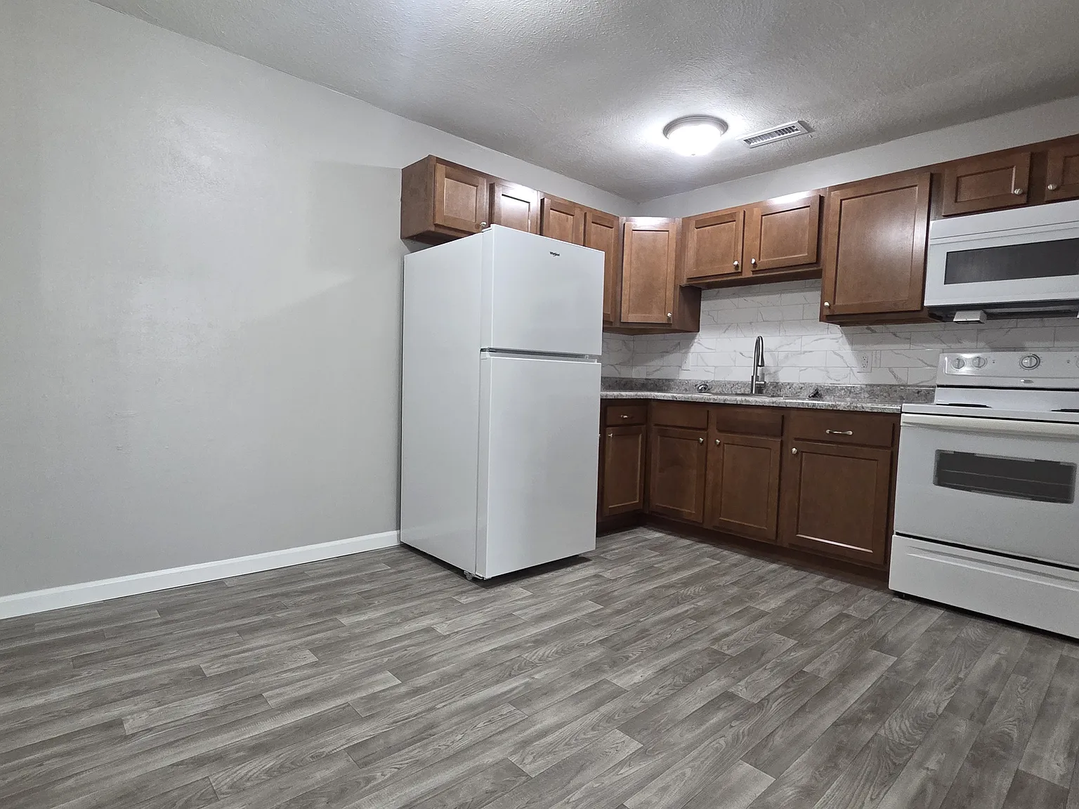 2 bed, 770 sqft, $850 — Photo 1