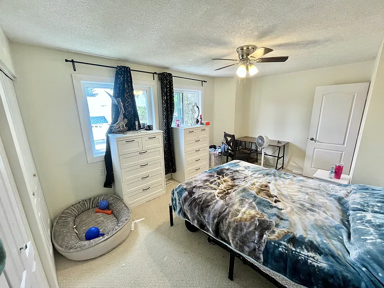 1033 Youville Dr W — Photo 19