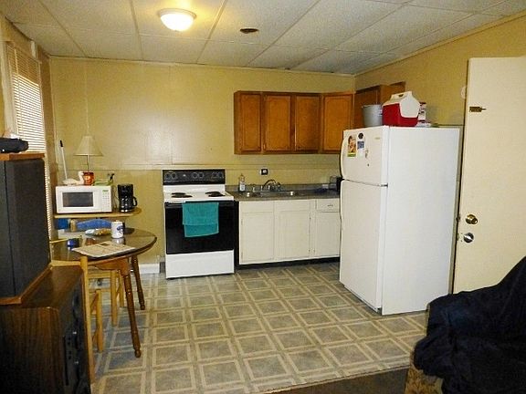 3rd image of 108 W Mill St