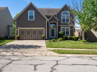 21815 W 97th Ter, Lenexa, KS 66220