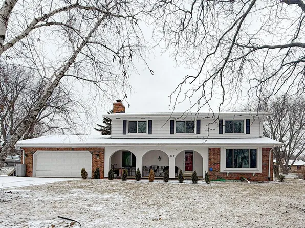 512 Park Crest DRIVE, Thiensville, WI 53092