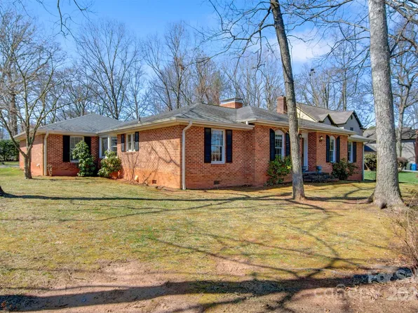 1751 5th St NE, Hickory, NC 28601