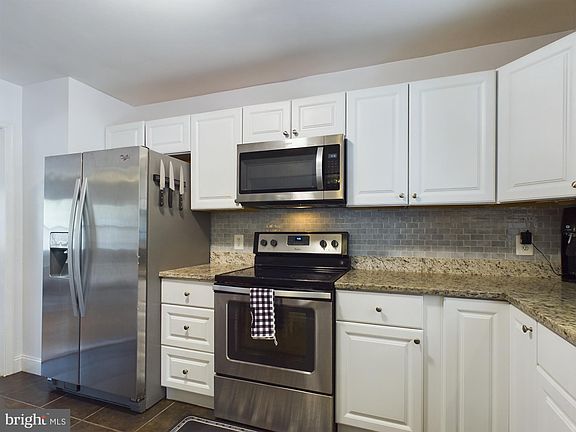 4th image of 102 Lee Dr