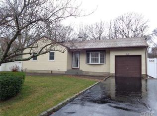 100 Forest Rd, Centereach, NY 11720