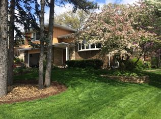 969 Tara Dr, Woodstock, IL 60098