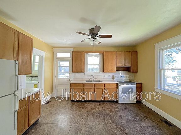 3rd image of 1213 E Hanna Ave