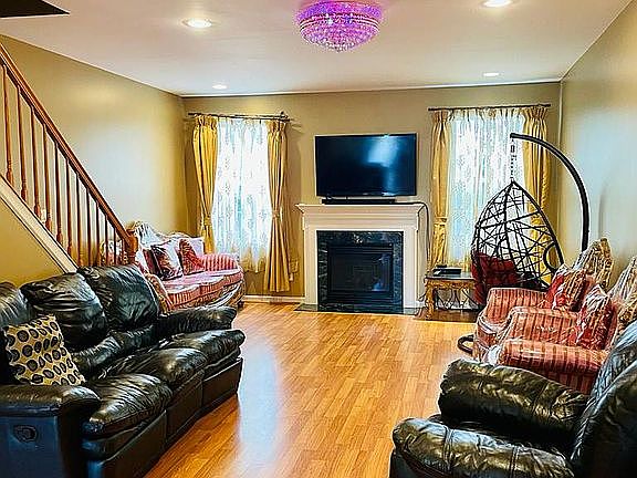 2nd image of 212 Cheshire Ct