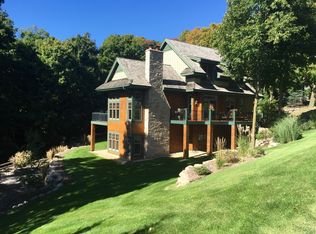 3922 Tramore Ln, Deephaven, MN 55391