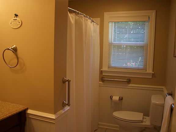 5th image of 4486 Valley View Ave