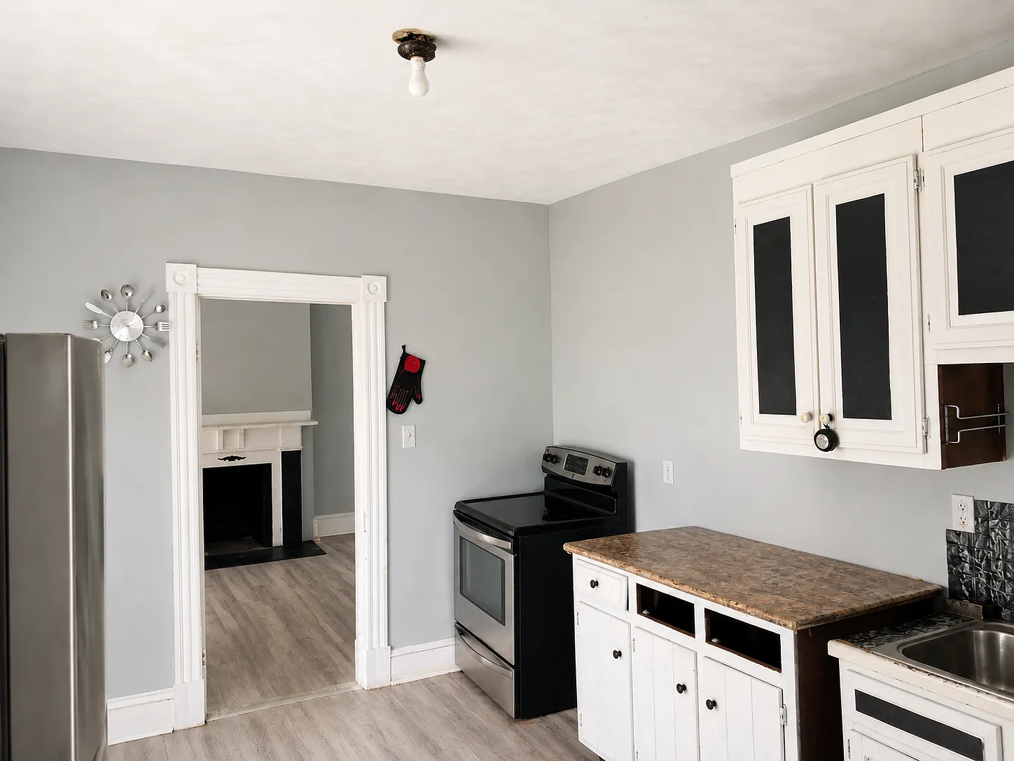 6 bed, 1784 sqft, $1,795 — Photo 2