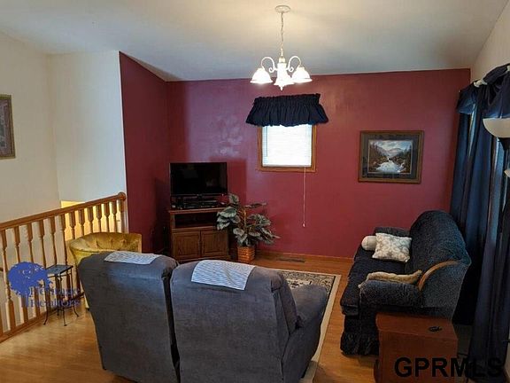 3rd image of 1613 N York Ave