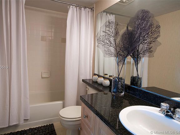 5th image of 1550 Brickell Ave #20