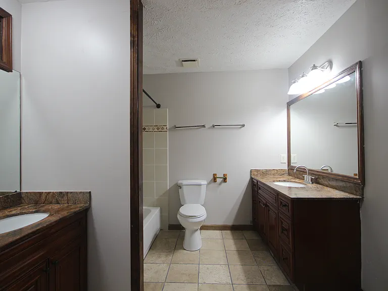3310 Chastain Xing — Photo 3