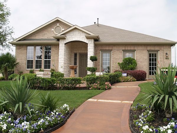 Gorgeous model home landscaping