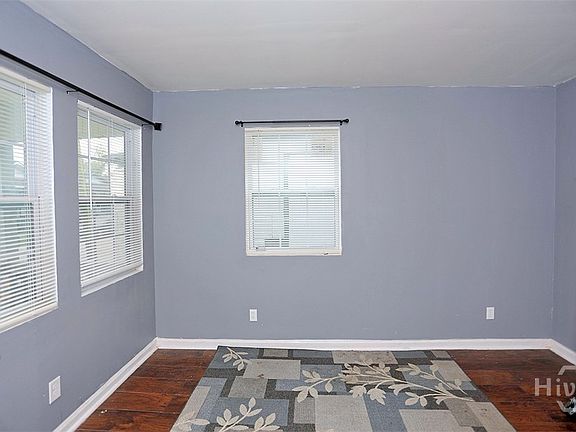 3rd image of 219 Eagle Street