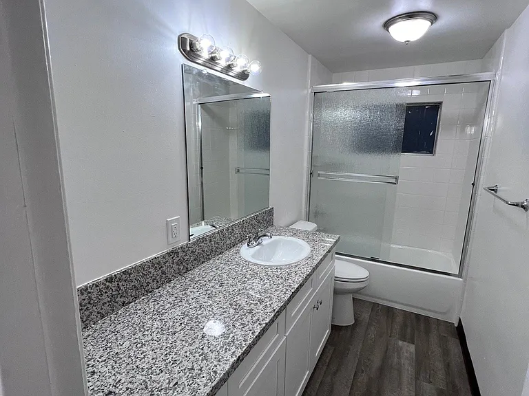 612 N Blackstone St — Photo 9