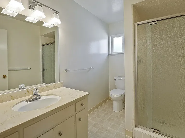 301 College Ave — Photo 6