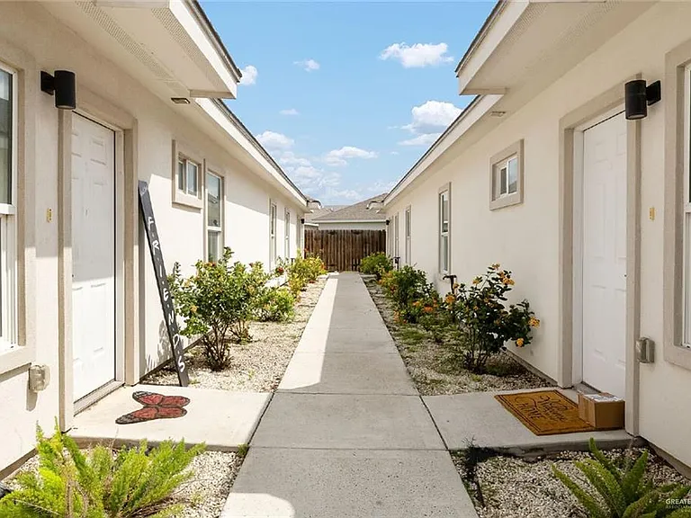1416 Alta Vista Dr #3 — Photo 2
