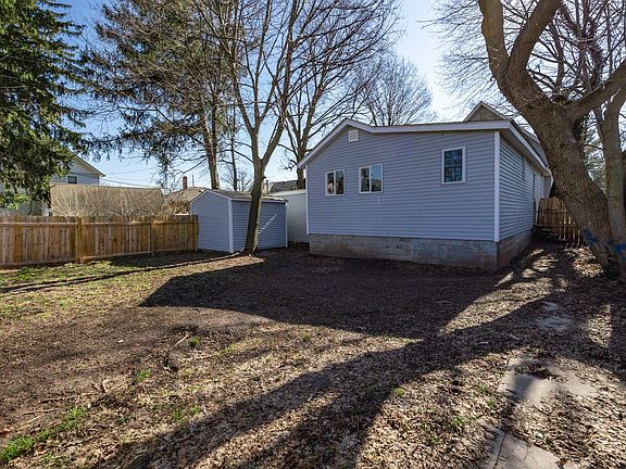 5th image of 309 W Ferry St
