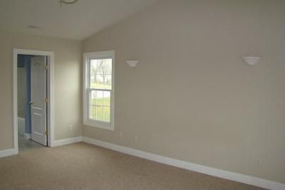5th image of 386 Essex St