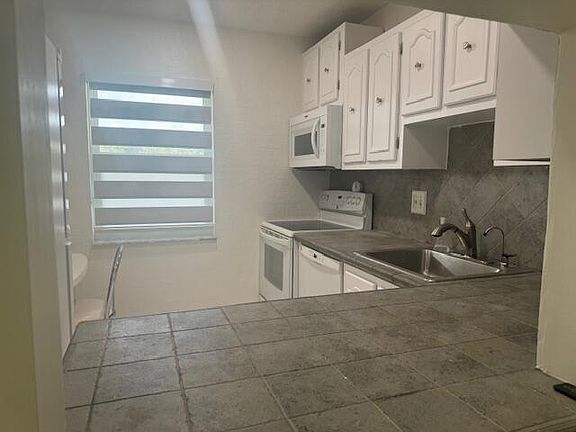 4th image of 19 Abbey Ln APT 208