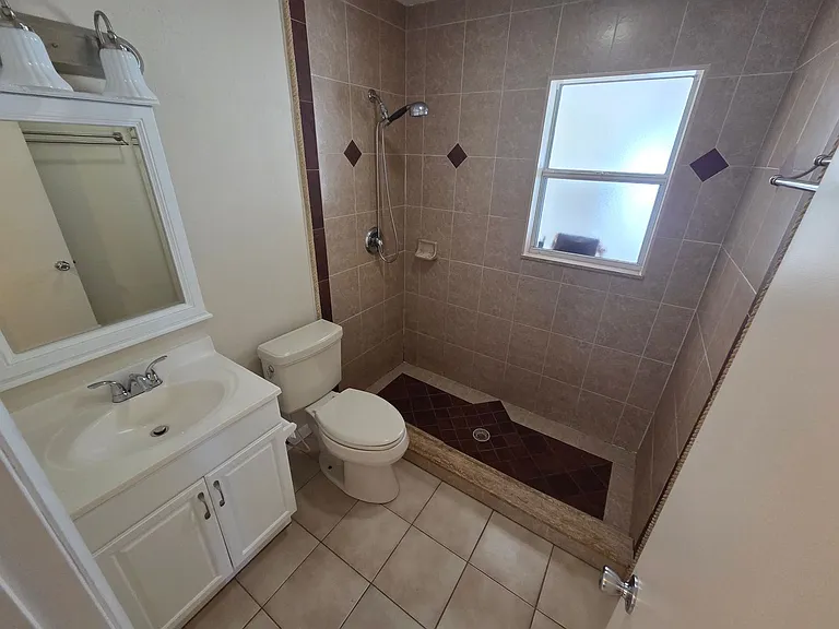 2910 W Pearl Ave — Photo 9