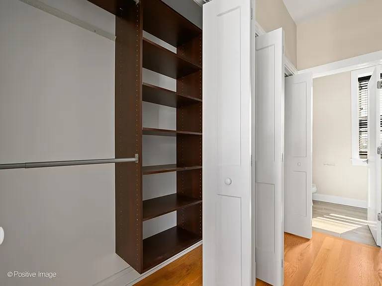 2329 W Chicago Ave — Photo 12