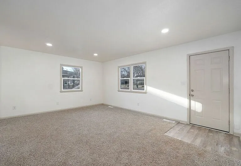 1816 W Olive St — Photo 4