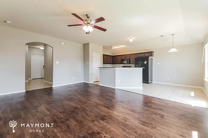 118 Hamilton Dr — Photo 3