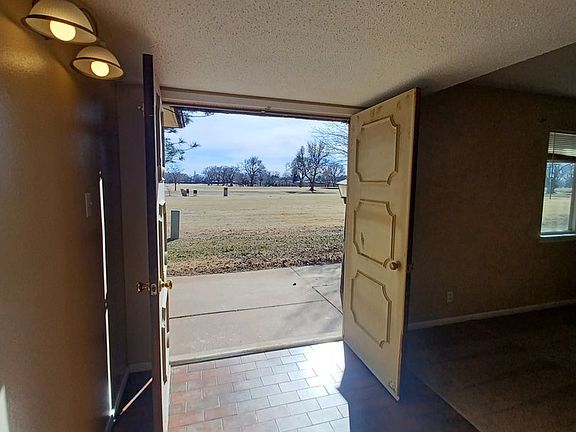 2nd image of 1293 Colonial Pkwy