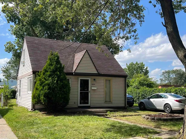 28399 Felician St, Roseville, MI 48066