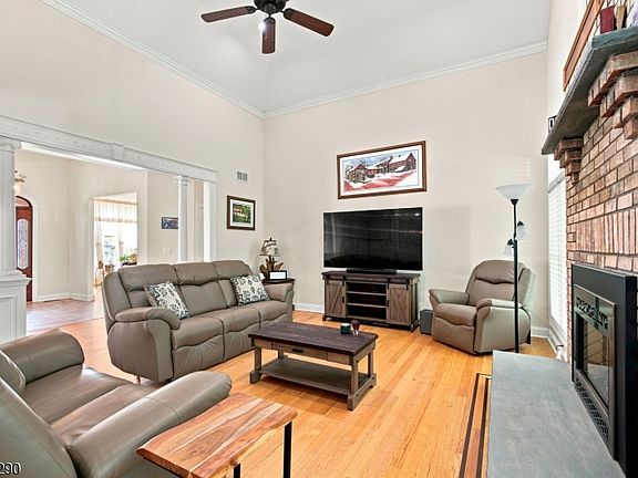 5th image of 20 Eagles Nest Rd