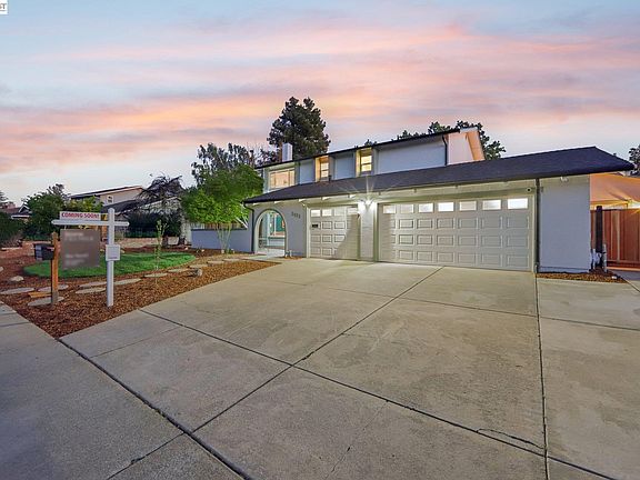 2nd image of 2633 Regent Rd